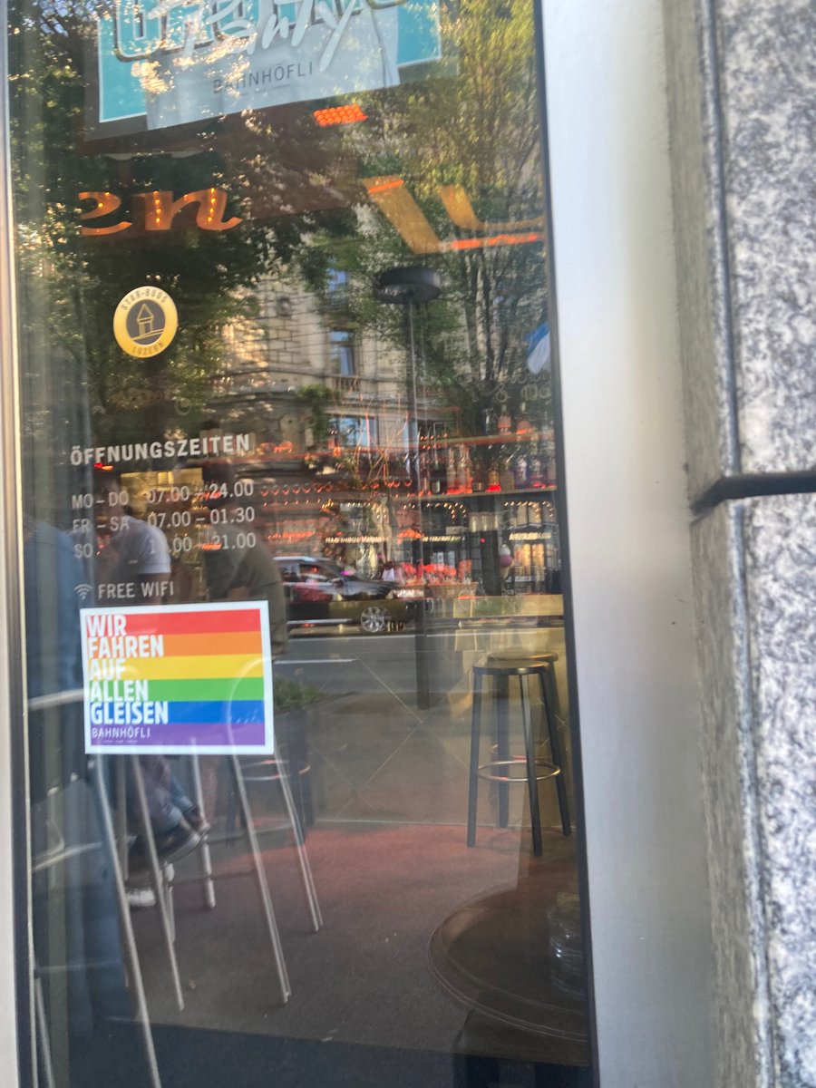 ChantalStadelm1's tweet photo. Jetzt fang die 🤡-Partys auch bald in #Luzern an ! 🏳️⚧️🏳️🌈
Die neusten #Fasnachtspartys #LGBTQGenderpartys
Als was gehen die männlichen #Luzerner verkleidet als männliche #Barbies und die #Frauen als #Einhörner 🦄
Für weitere #Vorschläge sind wir offen! 😂 https://t.co/a9UpOiJ3Bj