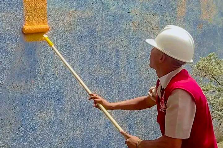 mineducacion_ve's tweet photo. ¡El despliegue continúa!

Seguimos activos/as en nuestras regiones. Junto a las Bricomiles reafirmamos el compromiso de seguir trabajando para recuperar y embellecer las escuelas del país. 

#LasSancionesNoSonUnJuego
@NicolasMaduro
@_LaAvanzadora https://t.co/m5G5yXPHbq