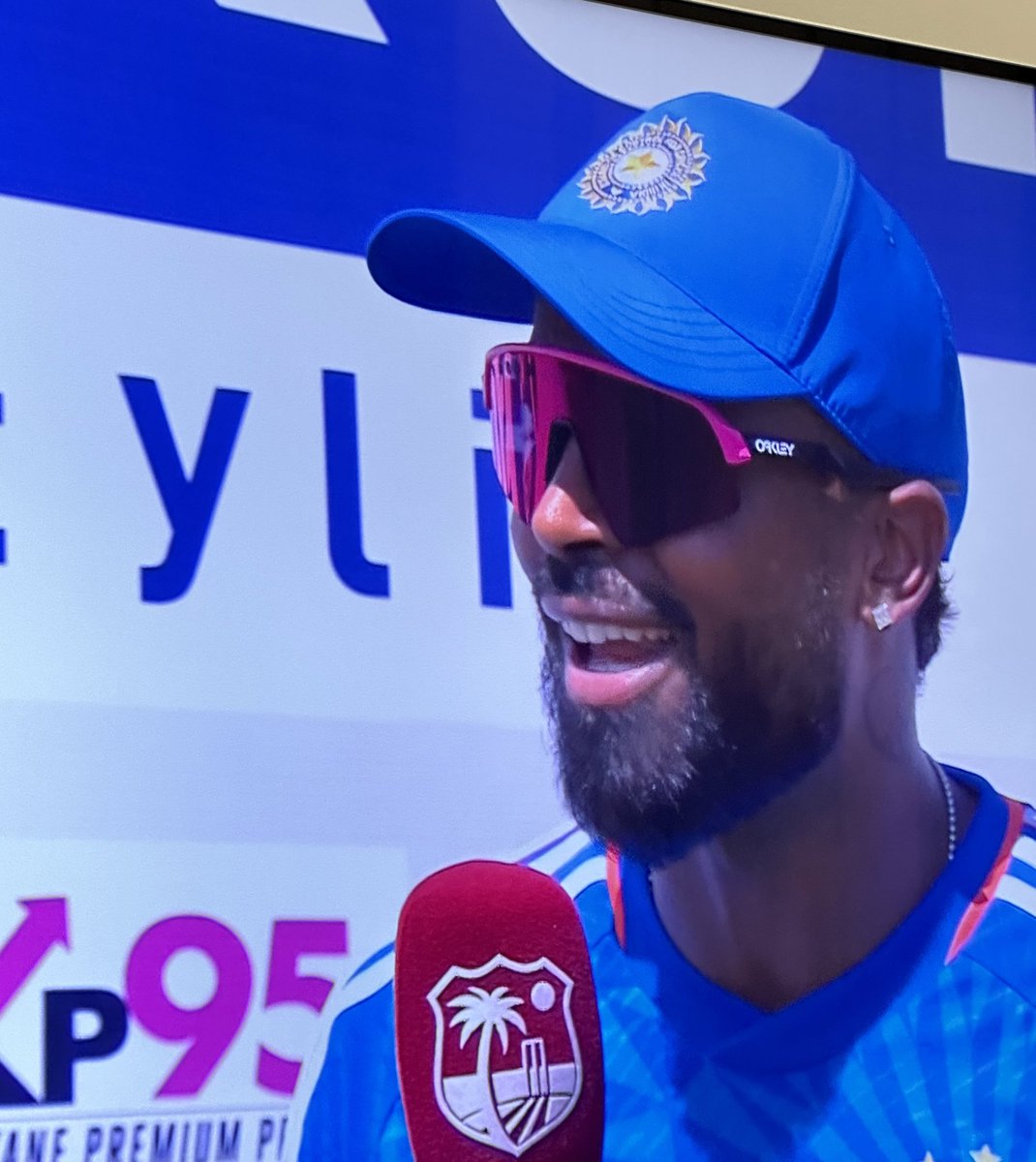 Bhai ki hassi toh aisi hai jaise har maidan Fateh kar diya.

And post match no one even bothers to ask him in the conference why we didn't bowl Chahal 😂