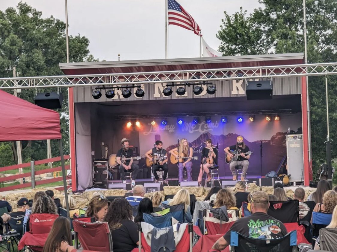 Had such a blast hopping on the bus with @mccombover and the boys this weekend to hang at The Lot at @boxcarspubandgrub in Clinton, WI!! Got to jam with our friends @imyourhuckaby @sackoflions and new friends from across the pond @MorganwayUK & @GaryQuinnMusic