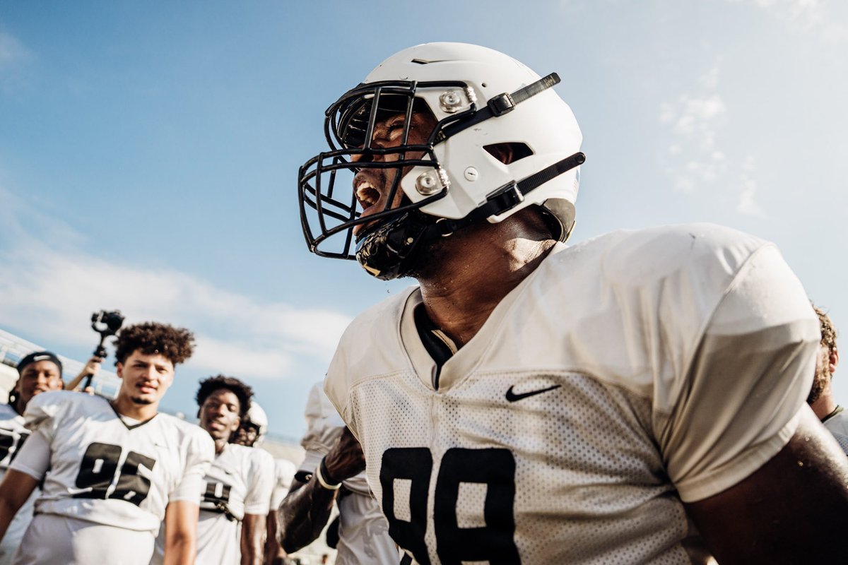 UCF_Football's tweet photo. Scrimmage 1 ✔️ https://t.co/ni4T5F2l5D