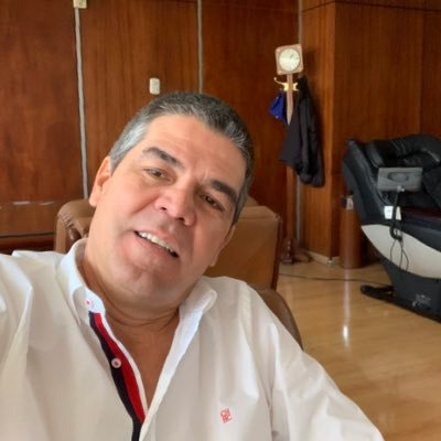 Si la prensa no habla del presunto asesino y ex pareja de Luz Mery Tristán, esta cuenta si.
Este es el rostro de Andrés Gustavo Ricci, ex pareja de la patinadora y quien , al parecer, anoche la asesinó en Cali.
Ahí lo tienen