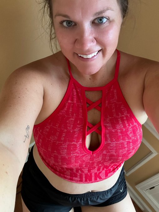 Sunday bike ride 🚲❤️&zwj;🔥 https://t.co/mgYmJOTNVm