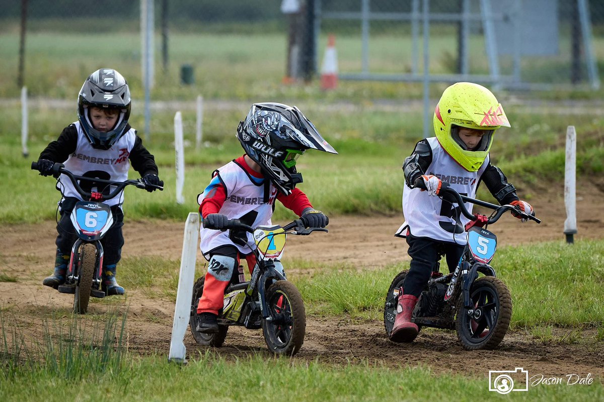 pembreymx's tweet photo. 🔋E-Bike & Electric Balance Bike Race at Pembrey MX🔋
Huge thanks to all competitors, especially those who traveled far! 🌍 A special shoutout to our marshals and helpers for their dedication. Here's to pushing e-bike boundaries and lighting up our weekend! 🚴♂️💨
#EBikeRace https://t.co/6qeogHHAb8