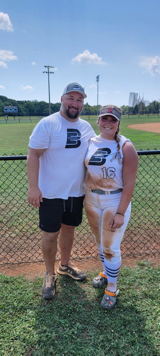 BanditsNc's tweet photo. Bandits Elite Premier 7
Polar Crush NH 0

Our pitchers combined for 11 Ks and @alexgray2023 started and got the out on her only batter faced.

@LoganGunter_18 2 Doubles, @TatumMartin02 1 hit 3 RBIs

We also said goodbye to our only Senior Alex Gray. She heads off to @LRSoftball https://t.co/Ba25MbI8vt