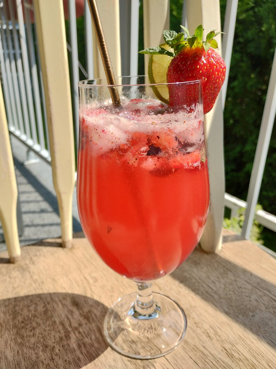 It's mocktail time!

Today is double berry mint with a little lemon juice and Sprite ❤️😍