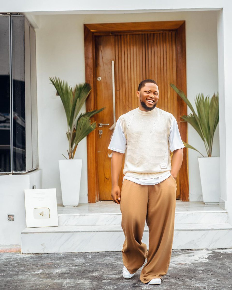 2 Gifts, 1Picture. 🏠+🏆…Very very very grateful To God. 🙏🙇‍♂️