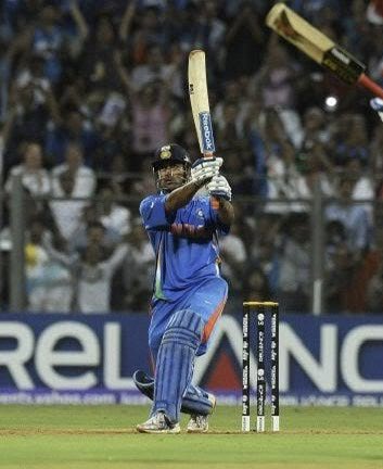 Captain emeritus checking out captain marvellous’s blade from 2011 final. 

<a href="/therealkapildev/">Kapil Dev</a> <a href="/msdhoni/">Mahendra Singh Dhoni</a> <a href="/RKGlobal_India/">R K Global</a>