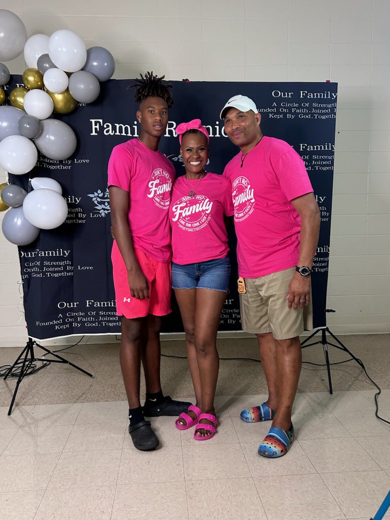 DSTDIVA99's tweet photo. Arvie Family Reunion 2023! #louisianastyle
#foodfamilyfun
#lotsofshenanigans #kfree123
@routemup_k3y https://t.co/8pg2EQV5bC