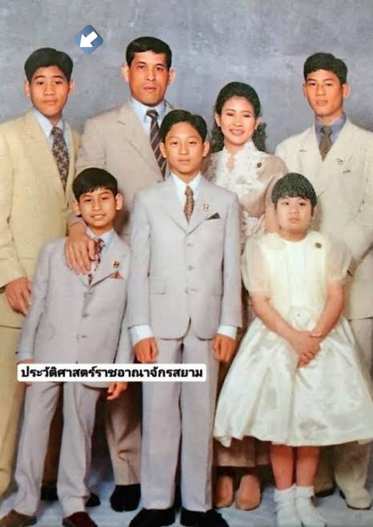 buunnnne's tweet photo. เผื่อใครเกิดไม่ทัน #ลูก10กลับไทย https://t.co/4ryUGtDBNW