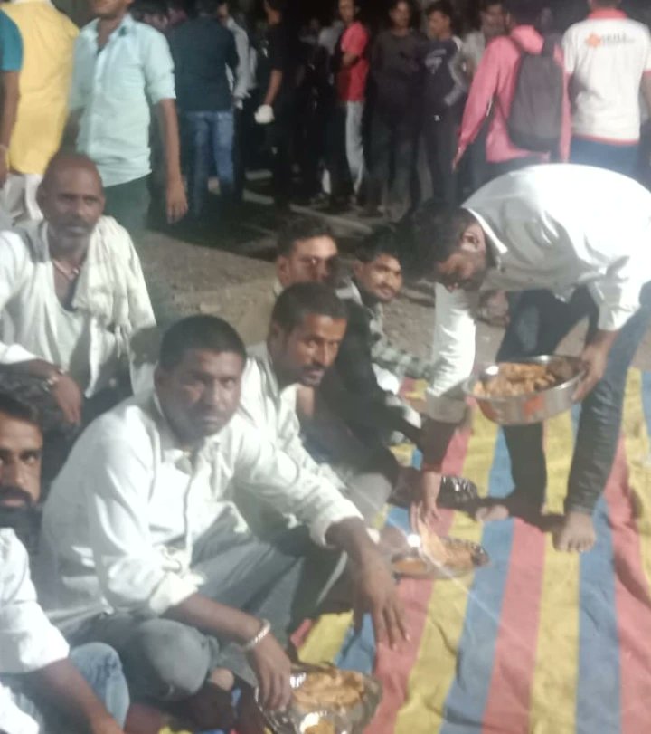 आप सबने बहन तोला गुर्जर के न्याय के लिए देश भर में प्रदर्शन किया उसके लिए आभार...🙏
कोटड़ी थाने में जब धनराज जी गुर्जर के साथ हम 10 लोग धरने पर बैठे धीरे धीरे हजारों हजार लोग और देश भर के नेता न्यायिक आंदोलन का समर्थन करने के लिए कोटड़ी पधारें आप सबका धन्यवाद <a href="/DhanrajGurjar94/">धनराज गुर्जर</a>