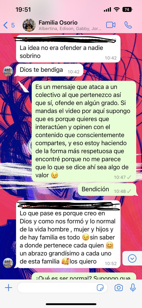 CatooRo's tweet photo. Domingo de callar tíos homofóbicos por el grupo de la familia. Had a bunch of free time, bad luck for him 🙂 (1/2) https://t.co/fxN2tROB2J