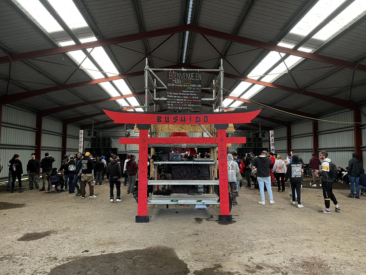 St_dan23's tweet photo. 🏮RESPECT ET SOUTIEN🏮 https://t.co/68JAI7dJMw