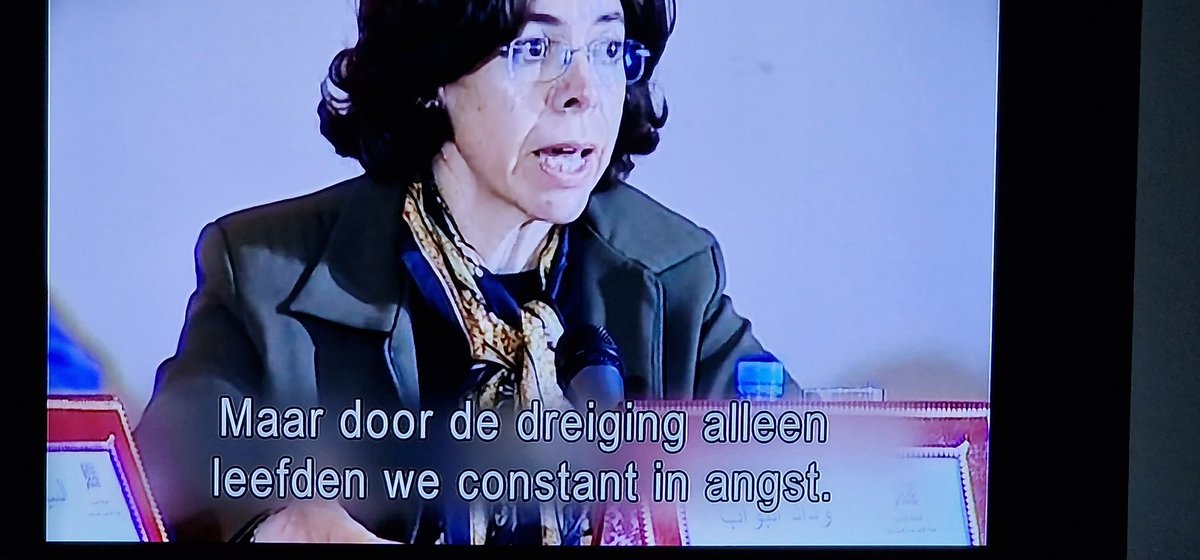 marcelbar8's tweet photo. We zijn nog geen twintig minuten bezig en adhv van twee fragmenten en het bijbehorende verhaal van Khadija #Arib mogen we alweer vaststellen dat we in onze handjes mogen knijpen in een vrij land als Nederland te leven. 
Onze zegeningen vergeten we te vaak en teveel! #zomergasten https://t.co/xUE3fbLUlP