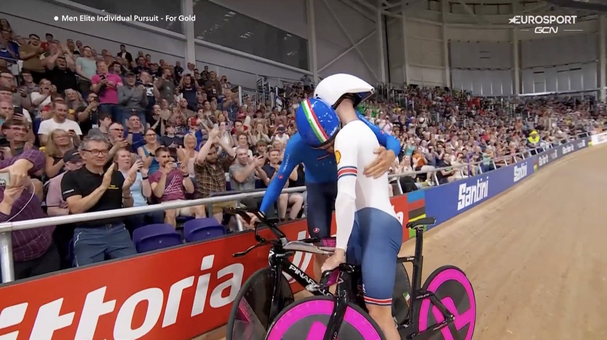 INEOSGrenadiers's tweet image. Wow, wow, WOW!!! 🥇

It's a thriller of an Individual Pursuit final as @GannaFilippo leaves it late to edge out @DanBiggles22 by 0.054secs to take the world title 👀

Incredible rides from both athletes and a great show of respect 👏👏👏