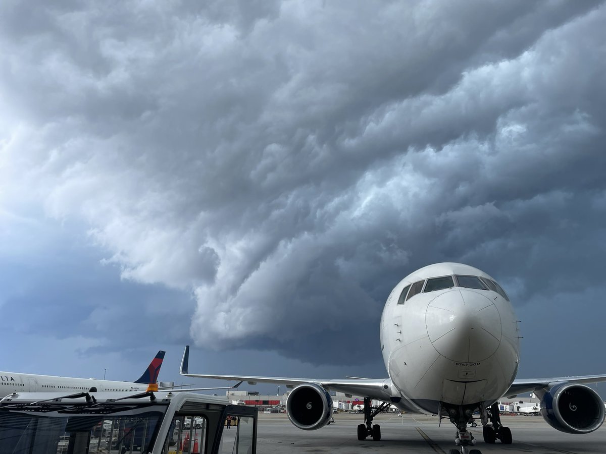 Ramp is closed <a href="/ATLairport/">Atlanta Airport</a> <a href="/wxchanneldesk/">The Weather Channel</a> Flights are diverting.