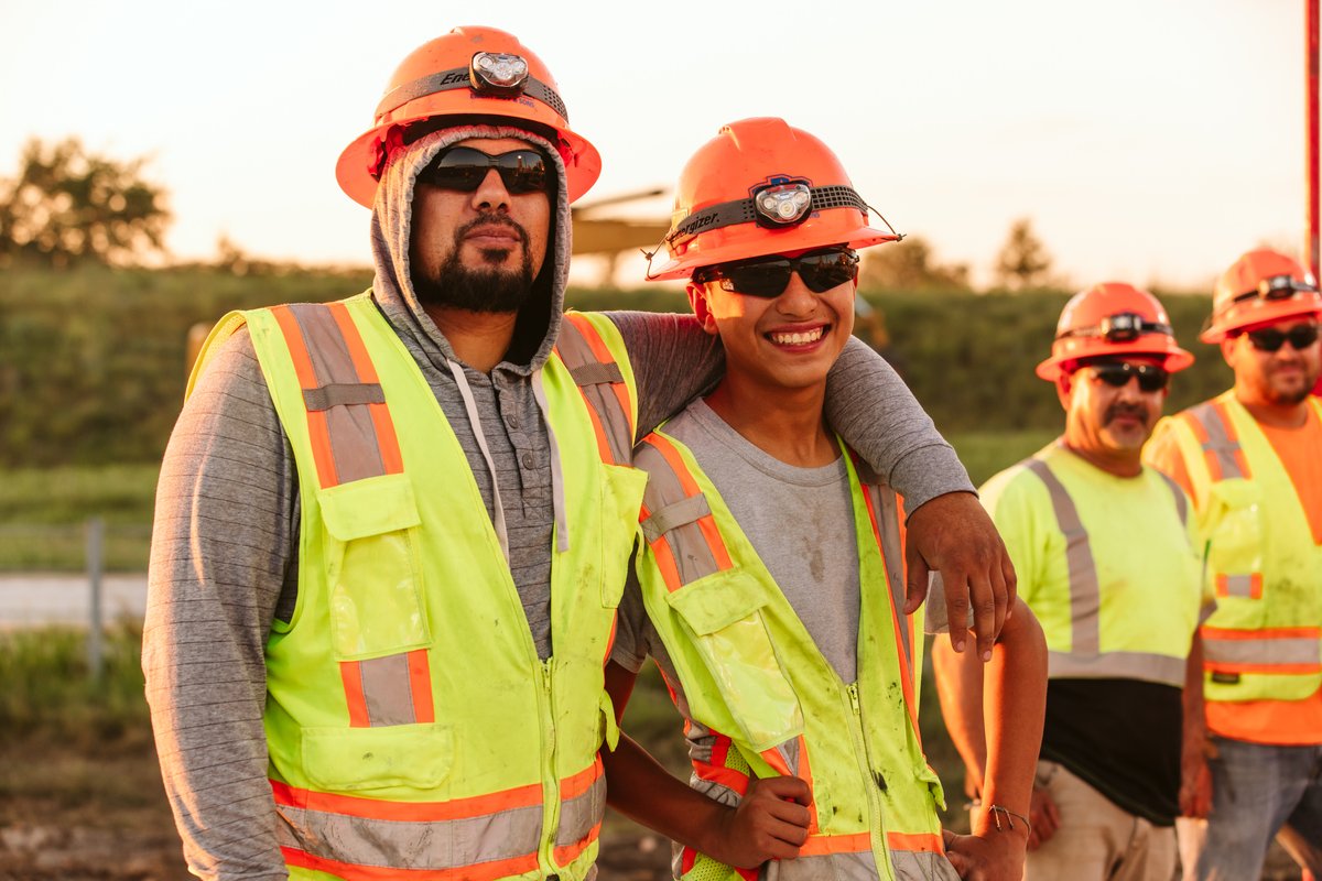 ESS_emerysapp's tweet image. Life is better with friends by your side. 🤝 Happy #NationalFriendshipDay from the ESS family! We’re grateful to work alongside such awesome people each and every day. 🤩 How are you and your besties celebrating? 

#NationalFriendshipDay2023 #ESSFamily #BFFs