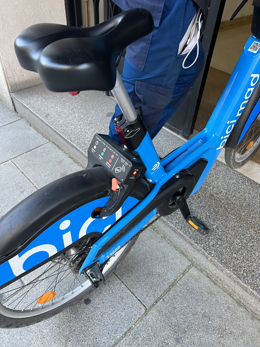 Sporttools's tweet photo. @policiademadrid ahora mismo en la calle Narváez 82 https://t.co/CEJa6QIOdx