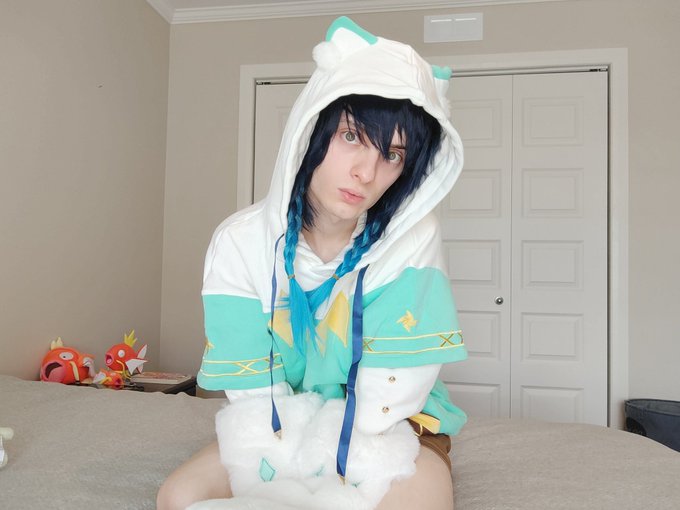 New Venti cosplay :3 ~ First time wearing paws 🐾 https://t.co/JrZmYheQUh