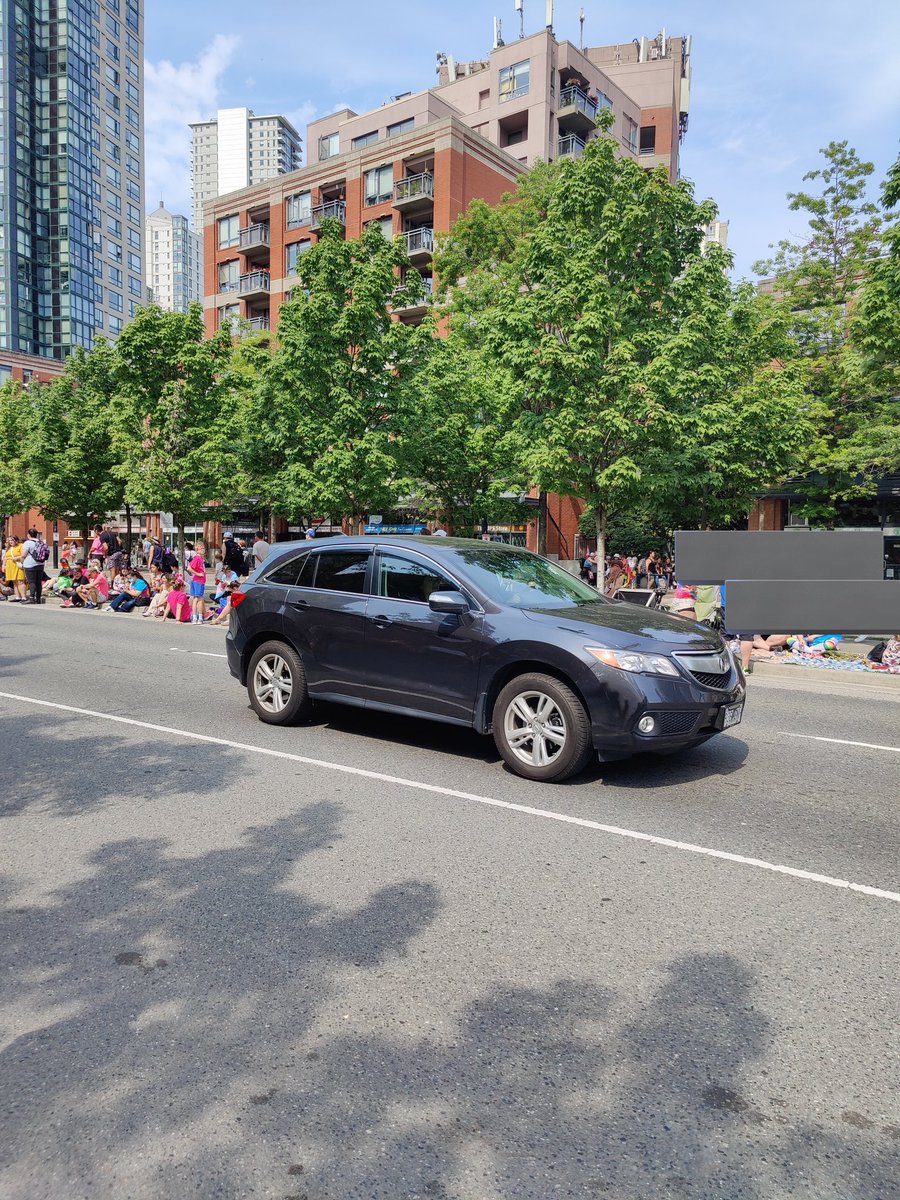 DanaDurts's tweet photo. Why hasn't the traffic been closed for the Pride Parade yet? There're already children and people waiting for the parade and vehicles are going fast. Police haven't received instructions from the city about shutting down traffic. This is very dangerous. @CityofVancouver https://t.co/7KJsa81w2u
