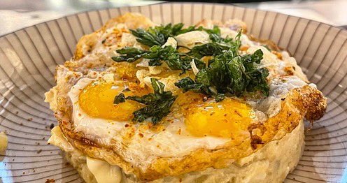 gastroplanet_'s tweet photo. Las 10 mejores Ensaladillas Rusas:
1- @Rbecerrita
2- #LaCosmopolita
3- @RestauranteRafa
4- @TasquiEnfrente
5- #Tapas24
6- @CanabotaSev
7- #labienaparecida
8- @Bar_FM_Granada
9- @Restbarranou
10- @BiBoDaniGarcia
https://t.co/oVgznM8WEp https://t.co/BMby9udVJ0