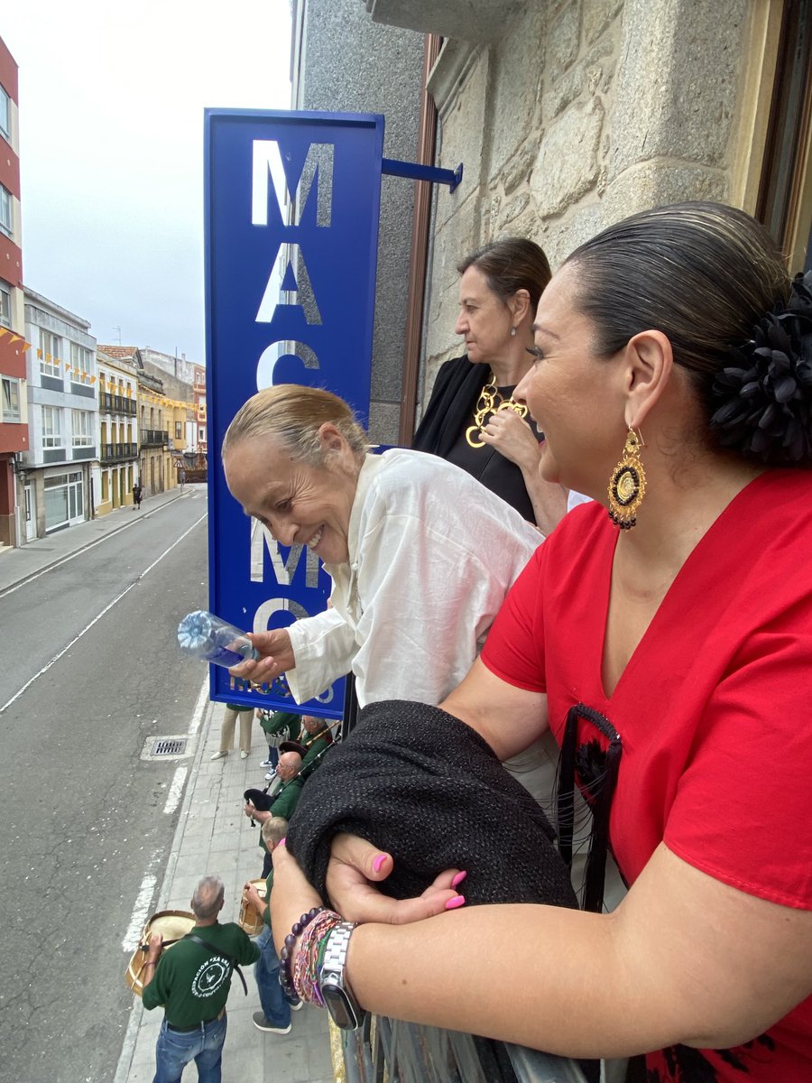 laribocrusat's tweet photo. En el #MACCMO de #Corme la artista #CarlotaCuesta ha inaugurado #Documac de #CostaDaMorte junto a su directora ⁦@anabelcampobcn⁩ Una 1a sesión q ha cerrado la cantante mejicana ⁦@Georgina_Rubio_⁩ Hoy 2a sesión con entrga del premio al mejor documental. https://t.co/sh7LglyscQ