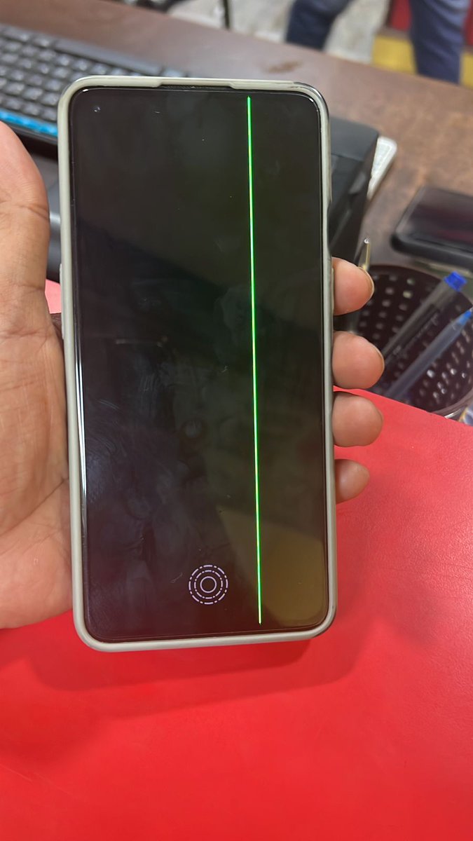 Naseem_Ali786's tweet image. After the oppo merger OnePlus has completely gone to the worst level in smartphone industry. Too much bugs and issues and now screen line. One the most 3rd class company now. From my personal experience, please do not buy OnePlus phones. #oneplus #shameful #onepluscare