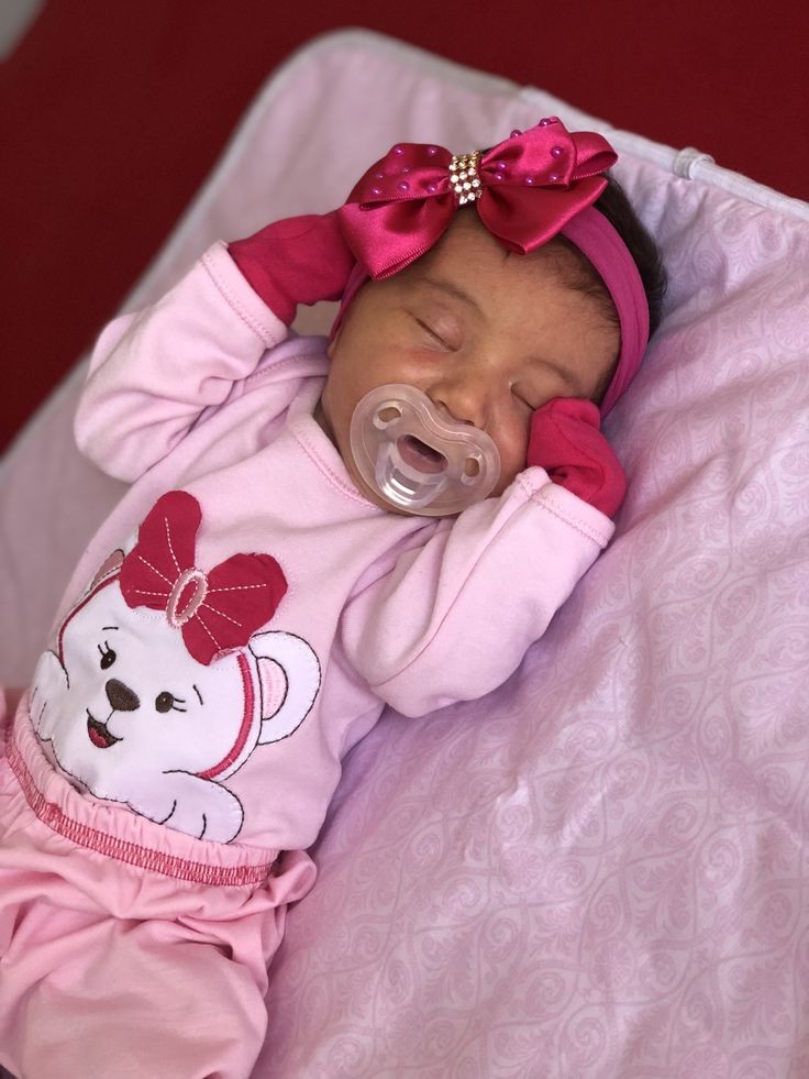jullyaalice_'s tweet photo. "filha me da sua mão, vou te apresentar o mundo" 💗🤱🏽 https://t.co/20M0NTgrOb