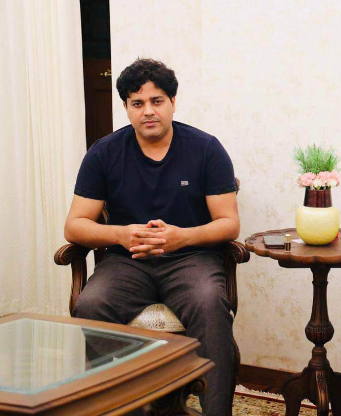 हिन्दी नामी के मरने पर नज्म पढवाने या ओवैसी को गाली दिलवाने के लिये ही सम्पर्क करें - <a href="/ShayarImran/">Imran Pratapgarhi</a>