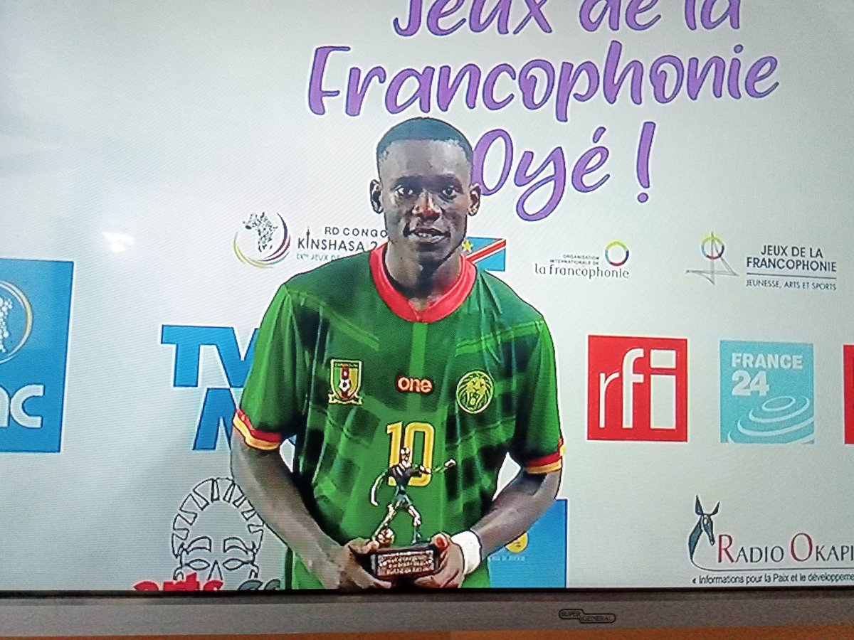 #Jeuxdelafrancophonie2023 
🇨🇲🥇🎊
#Arthur_AVOM éclabousse  la compétition masculine de football et la finale de son talent dans l'axe offensif d'une belle équipe de jeunes de moins de 20 ans. Il a inscrit le 2è but victorieux qui permet au CMR🇨🇲 de décrocher de l'Or🥇