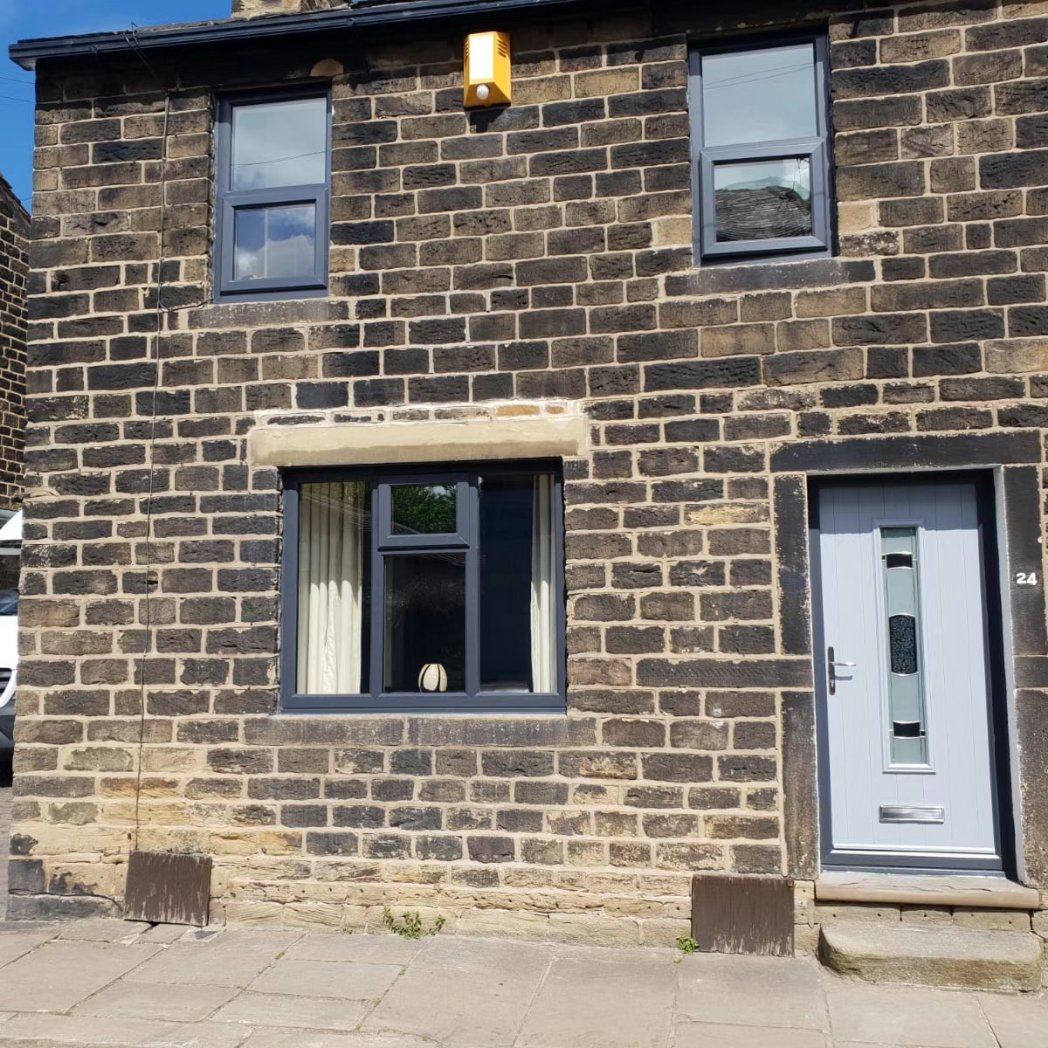 Alpine_Glass's tweet photo. Before and after photos of this transformation 

💚💚💚

 #love #glass #glazing #upvc #wood #aluminium #windows #upvcdoorsandwindows #door  #ultion #solidor #ultion 
 #homeimprovement #thornton #Bradford #Halifax #huddersfield #Leeds #yorkshire #westyorkshire #nationwide https://t.co/kwrx5C3H0K