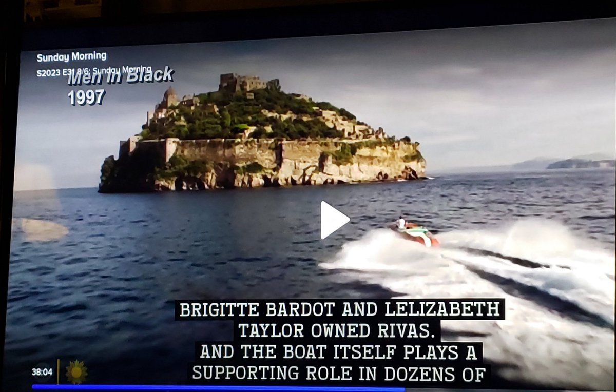iceboxcentral's tweet photo. Mistake on this week's @CBSSunday showing 2019's Men In Black: International while saying it was 1997's Men In Black. Oopsie. Don't know who thought Chris Hemsworth was in the original when he would have just been a teenager. https://t.co/H320OsSJc7