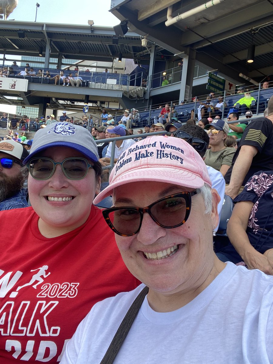 AdventureGirlCD's tweet photo. #nogoatsnoglory @GoYardGoats https://t.co/hcjBTnJkH5