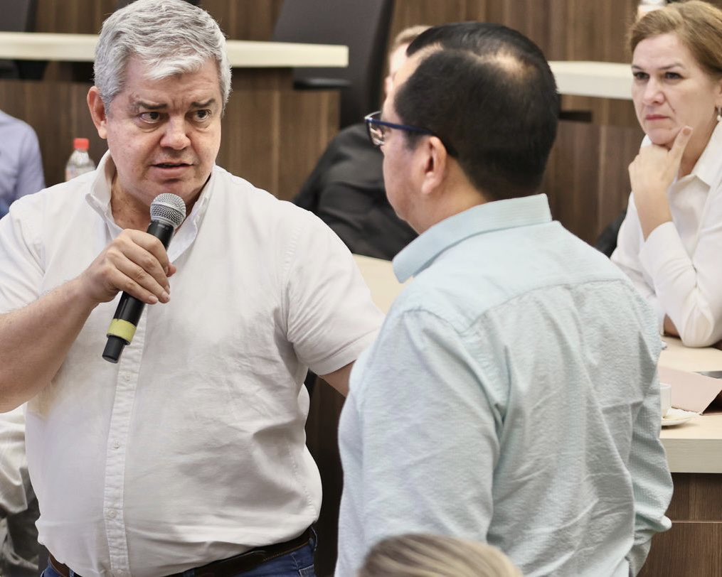 Santiago Peña tweet media