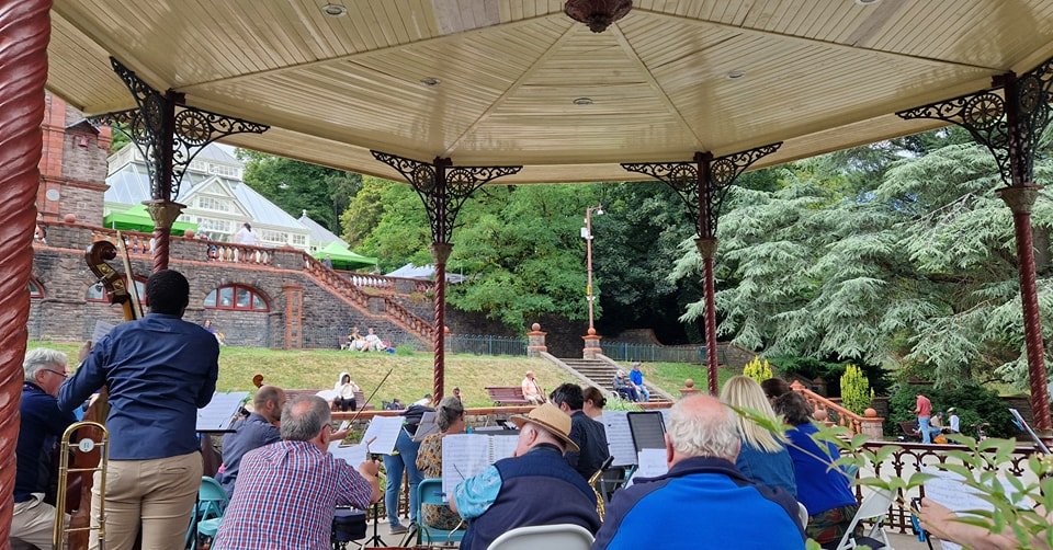 newportsymphony's tweet image. Not long until our next bandstand gig! Come along on Sunday 3rd September to hear a great selection of popular tunes.
See you at Belle Vue Park Bandstand!
#newport #liveorchestra
