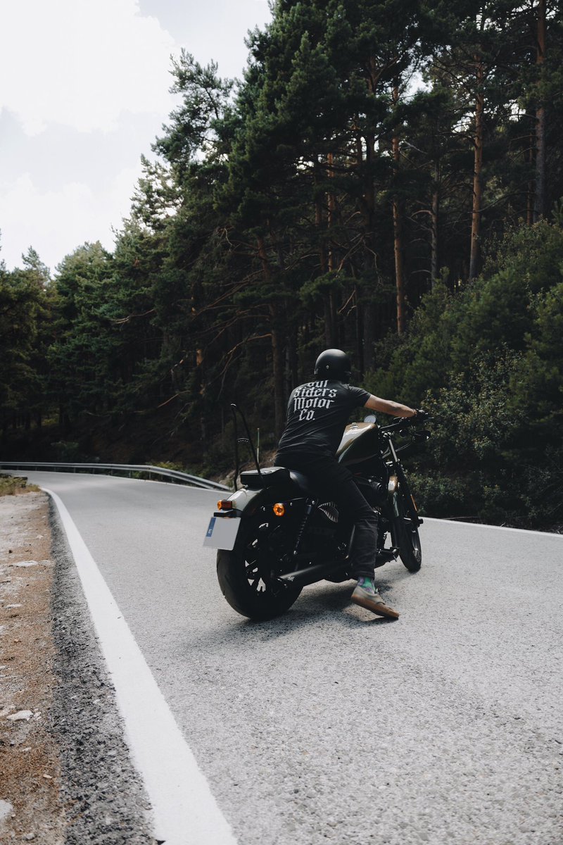 OutsidersMotor's tweet photo. Renglones 
Outsiders Motor Co 

#harleydavidsonsportster883 #outsiders #motorcycle https://t.co/SmPZNflbRj