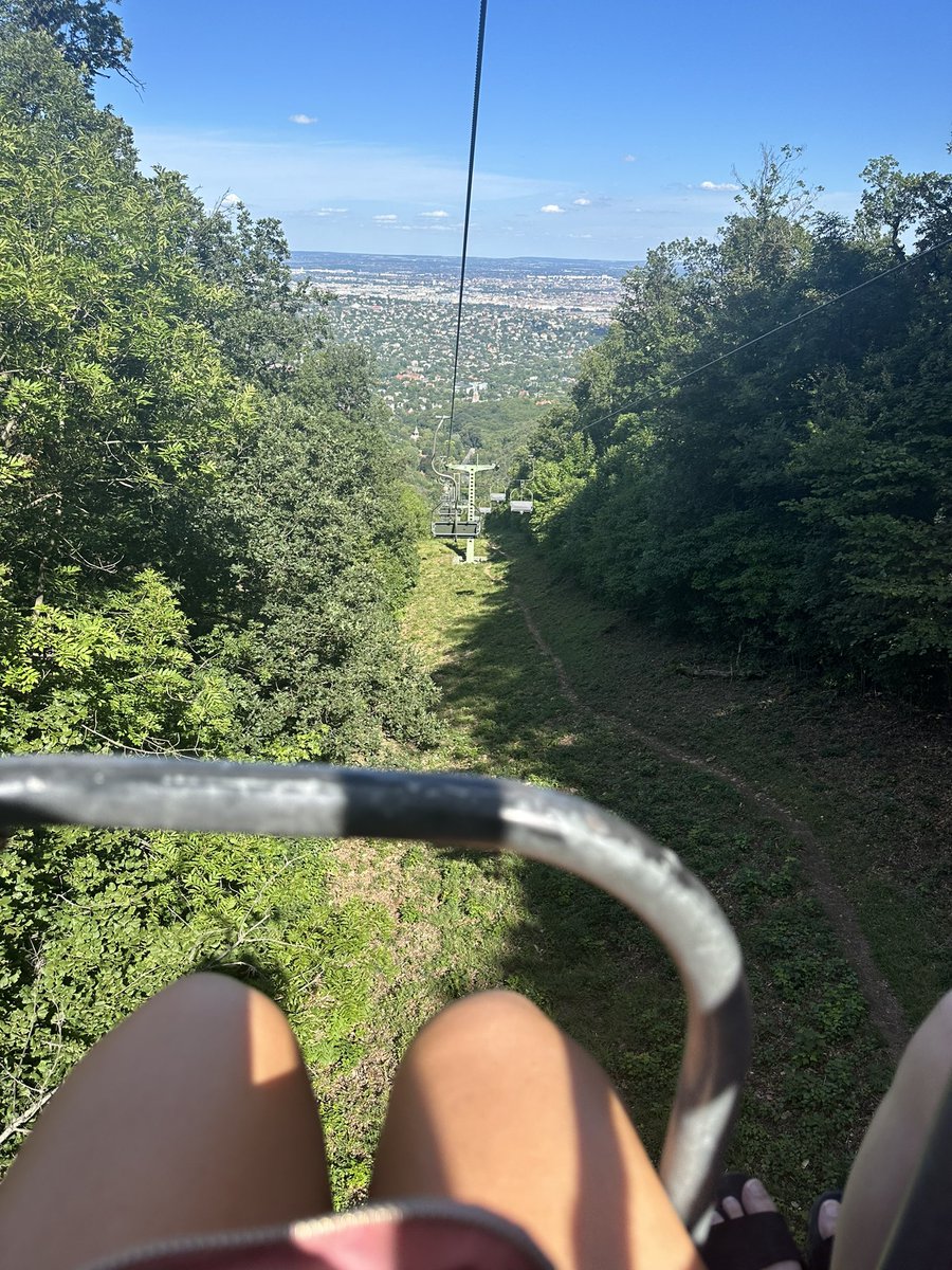 Newtsxo's tweet photo. Budapest, you’re beauuuuutiful. 🤩🤩 https://t.co/elbC04tg45