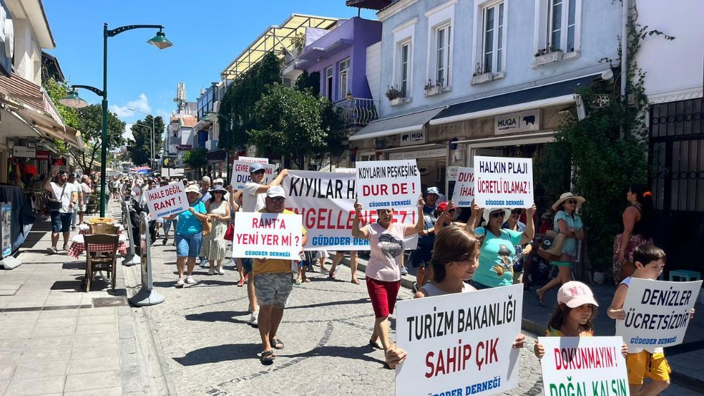 Çeşme'de halk Gücücek Koyu için yürüdü: 'Bütün plajlar, bütün sahiller halkındır'
haber.sol.org.tr/haber/cesmede-…