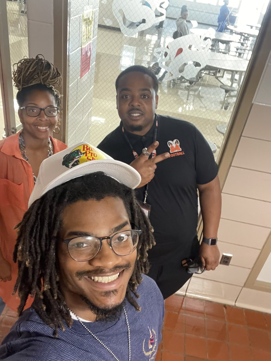 President Ke'Shawn Hess has been busy shaking hands lately! 🤝🏽👀