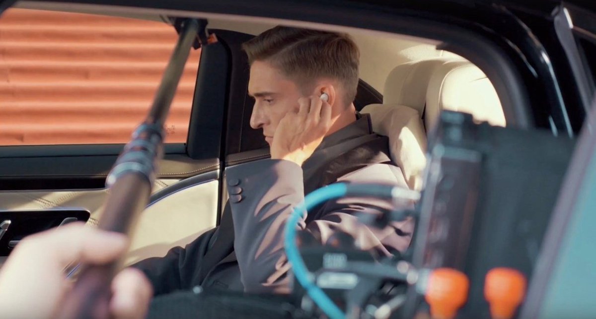 Готова разглядывать эти кадры тысячу лет, настолько хорош Лыков в роли Хольта. Вот просто то, что было нужно, если даже не лучше. Каждое движение, каждый поворот головы — это всё просто сводит с ума 🛐🛐🛐