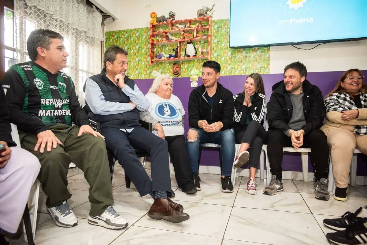 MOPEeviner's tweet photo. En el dia de hoy tuvimos la visita en #CiudadOculta de nuestro candidato a Presidente, Compañero @SergioMassa. Con la presencia también de @SantoroLeandro candidato a Jefe de Gobierno, estuvimos dialogando sobre la situación de los barrios en el Sur de la Ciudad.
Hilo👇 https://t.co/Bmj2SeNFxk