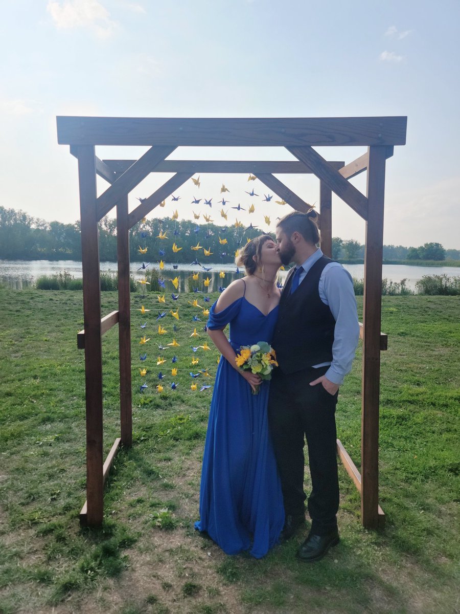rae_chu's tweet photo. Lovely weekend for a summer wedding 🌻 https://t.co/eArkx5TD4h