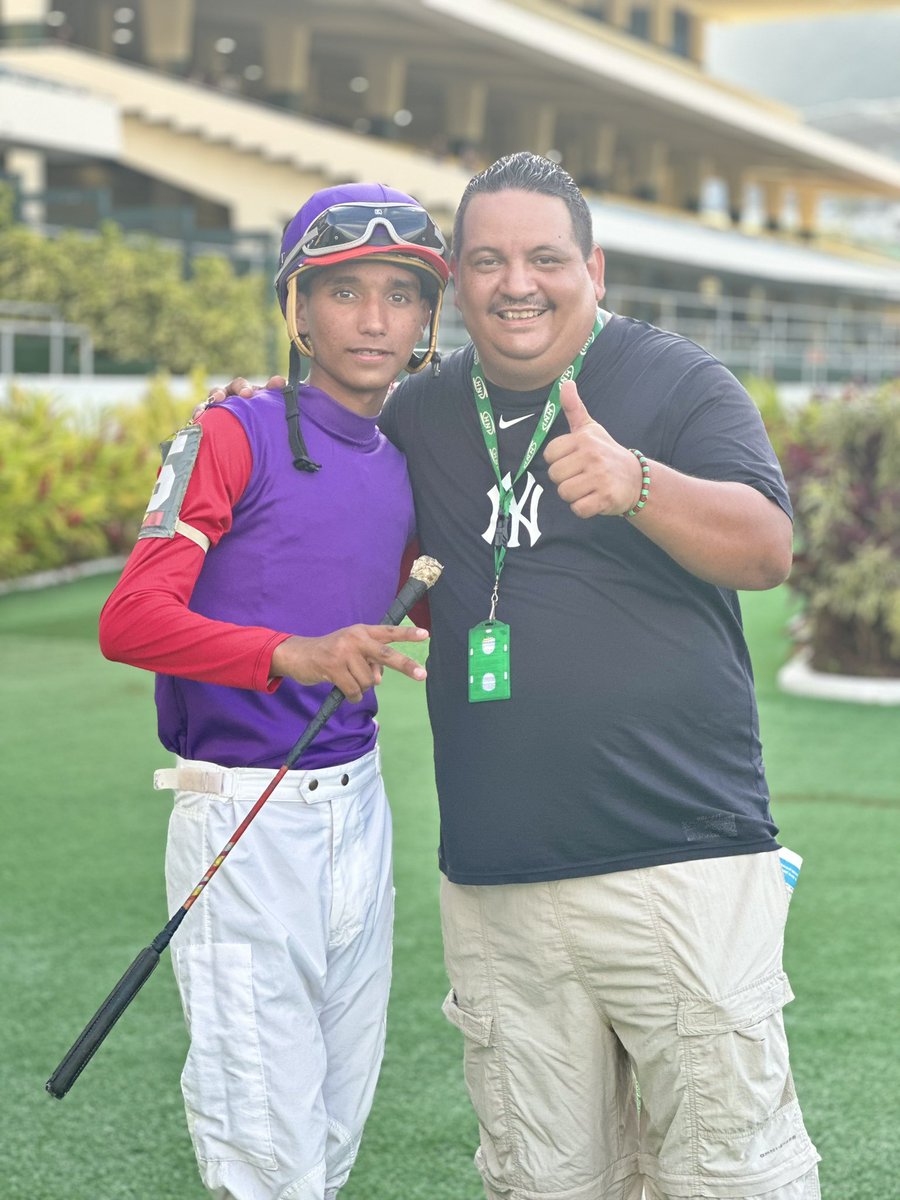 trainersjgarcia's tweet photo. Gracias a Olodumare y a todo mi equipo (parafrenero,capataz,traqueadores,veterinario herrero, caballerizo) pa lante ! 🏇🏿🏇🏿🏇🏿🏇🏿 https://t.co/J98sgkSVRH