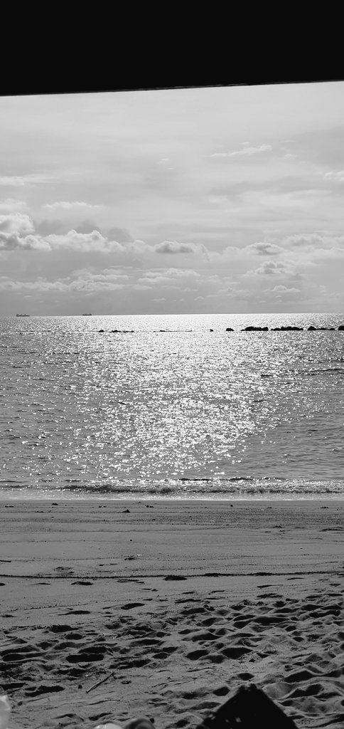 rosemallari's tweet photo. "Find light in the beautiful sea
I choose to be happy."

#diamonds #justtry https://t.co/VBItUXLm6X