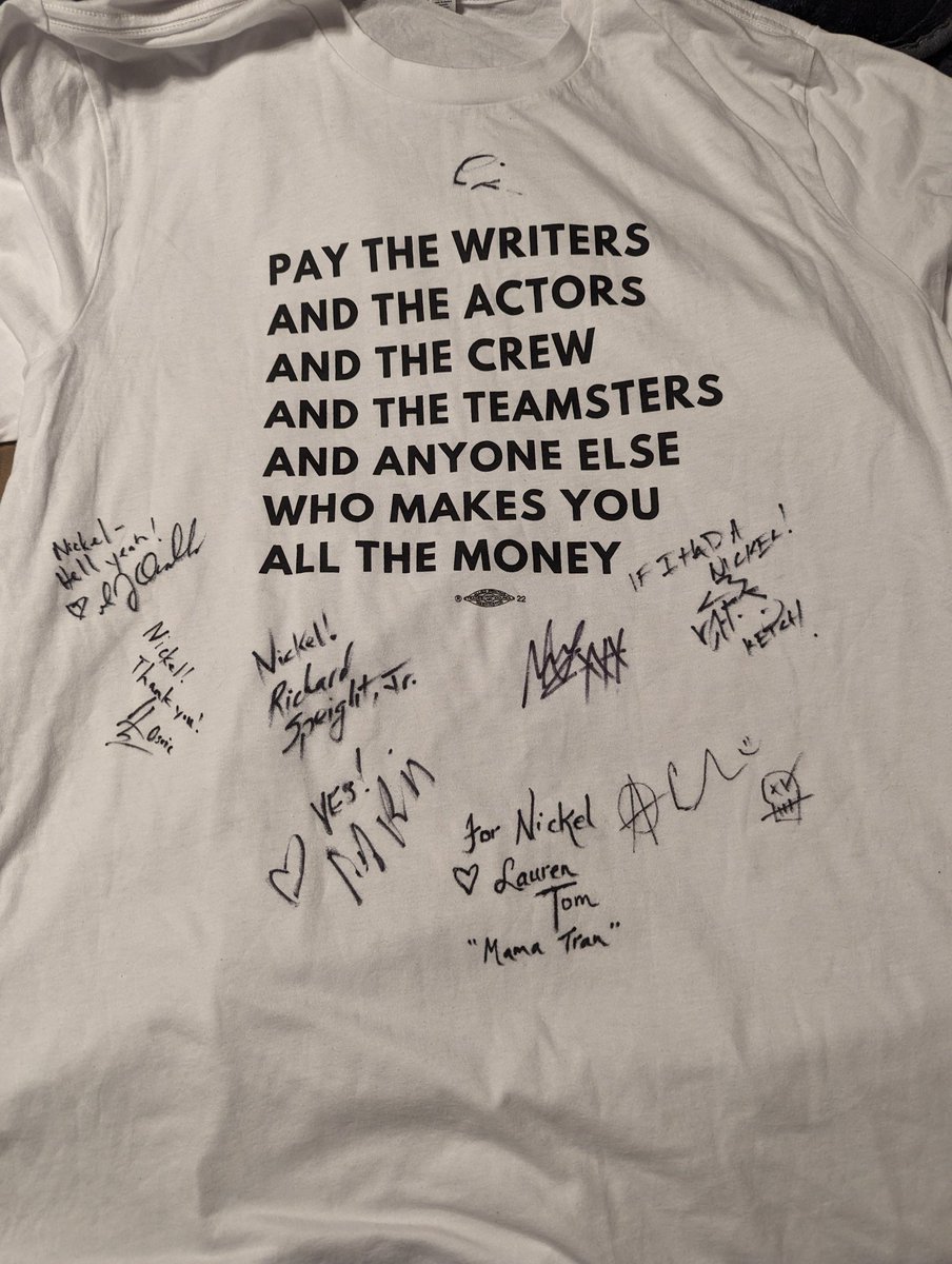 nickelkeep's tweet image. Alright. One last thing from #MomentoCon. I ran around and got signatures from the actors. On a strike shirt. I love these actors and the heart and soul they pour into their roles need to be acknowledged. #SAGAFTRAstrong #SAGAFTRAstrike