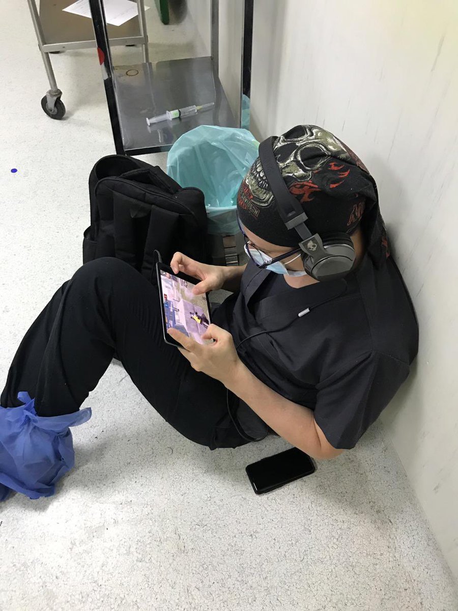 AlbertAmaya's tweet photo. Y ustedes como se relajan antes de la cirugía ? https://t.co/wFU1HxLMNV