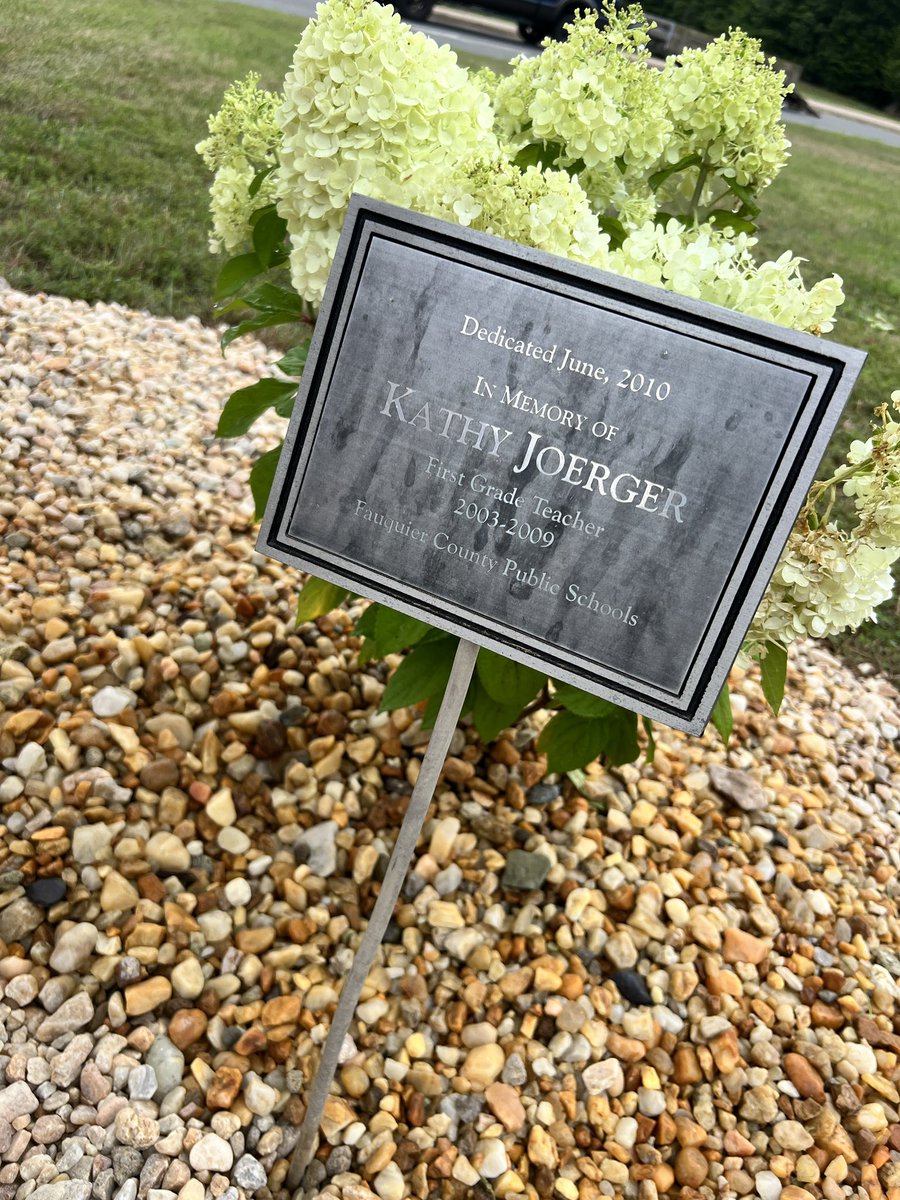 SVentresco1456's tweet photo. A bright, peaceful place for remembering! Special thanks to Mr. Pope of Atlantic Construction Company for his generous donation towards the supplies needed to make this memorial area happen. 💛💚 Once a Dragon, Always a Dragon 💚💛
@GreenvilleES @erika_kersey @CVB2023 https://t.co/rmfp5JgVxv