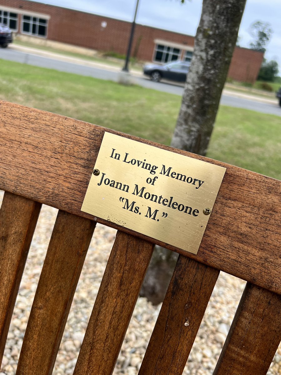 SVentresco1456's tweet photo. A bright, peaceful place for remembering! Special thanks to Mr. Pope of Atlantic Construction Company for his generous donation towards the supplies needed to make this memorial area happen. 💛💚 Once a Dragon, Always a Dragon 💚💛
@GreenvilleES @erika_kersey @CVB2023 https://t.co/rmfp5JgVxv
