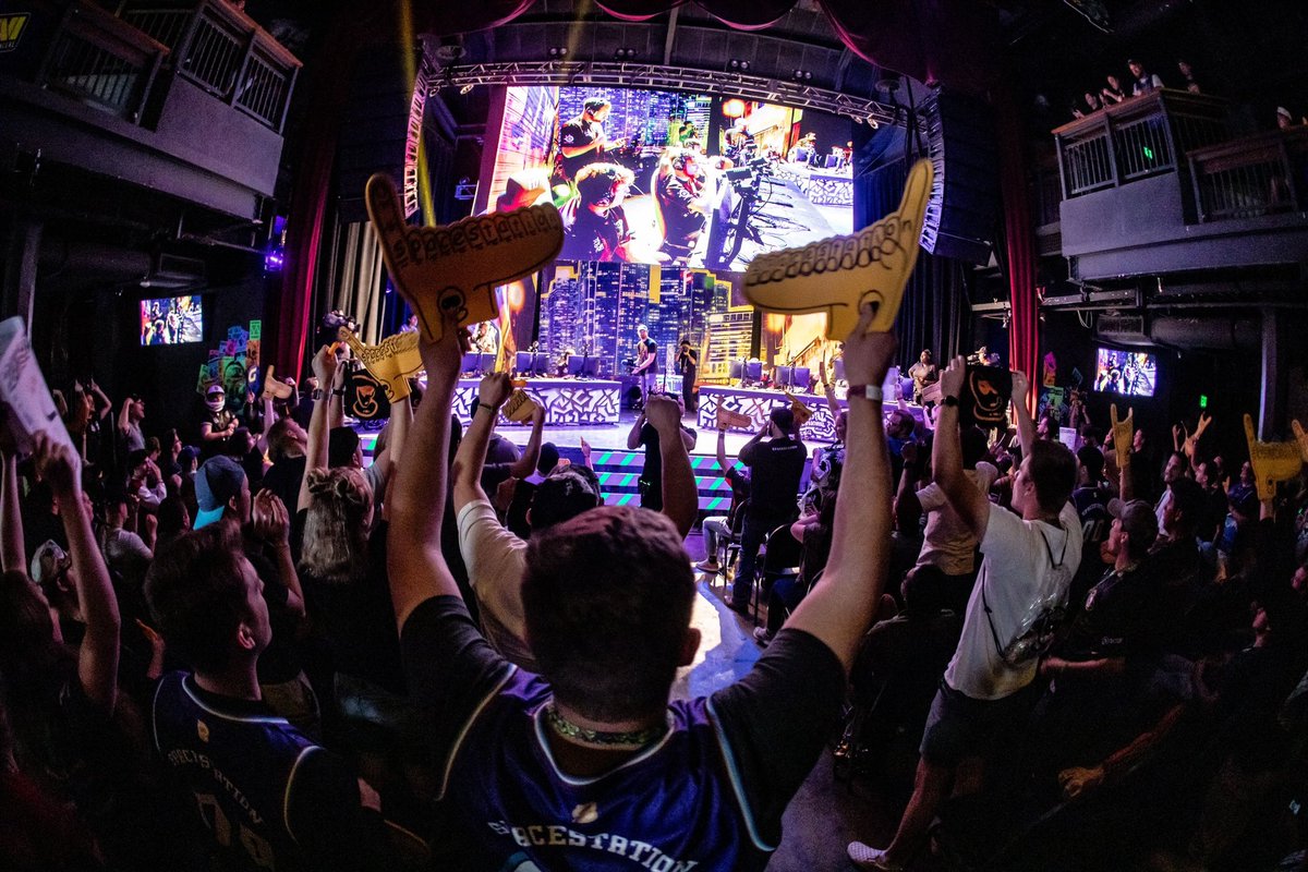 Spacestation's tweet photo. HALO COMMUNITY

THANK YOU 🖤💛 what a dream come true!! https://t.co/mTEMq5Cw8d