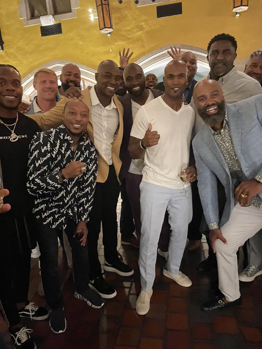 XL_9zero's tweet photo. HOF weekend was dope. Grateful to share this experience. #NFLHallOfFame https://t.co/woGLVOgSTK